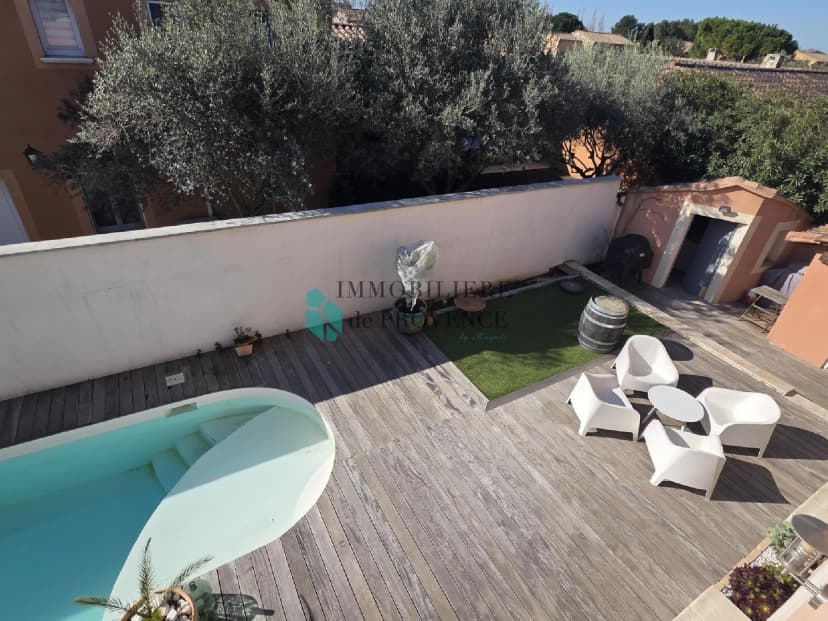 thumbnail of estate's photo