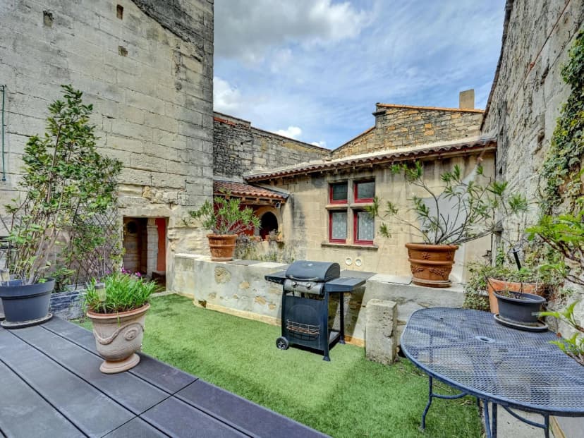 thumbnail of estate's photo