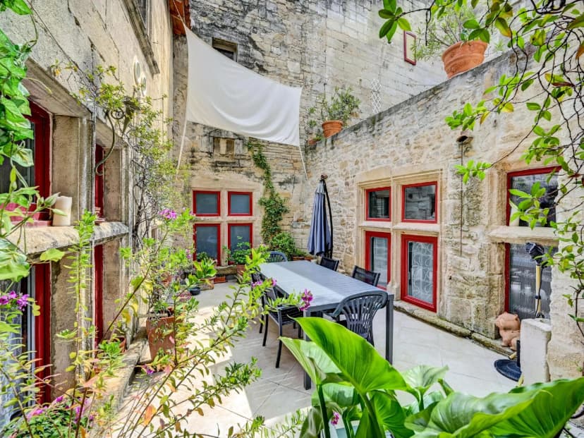 thumbnail of estate's photo