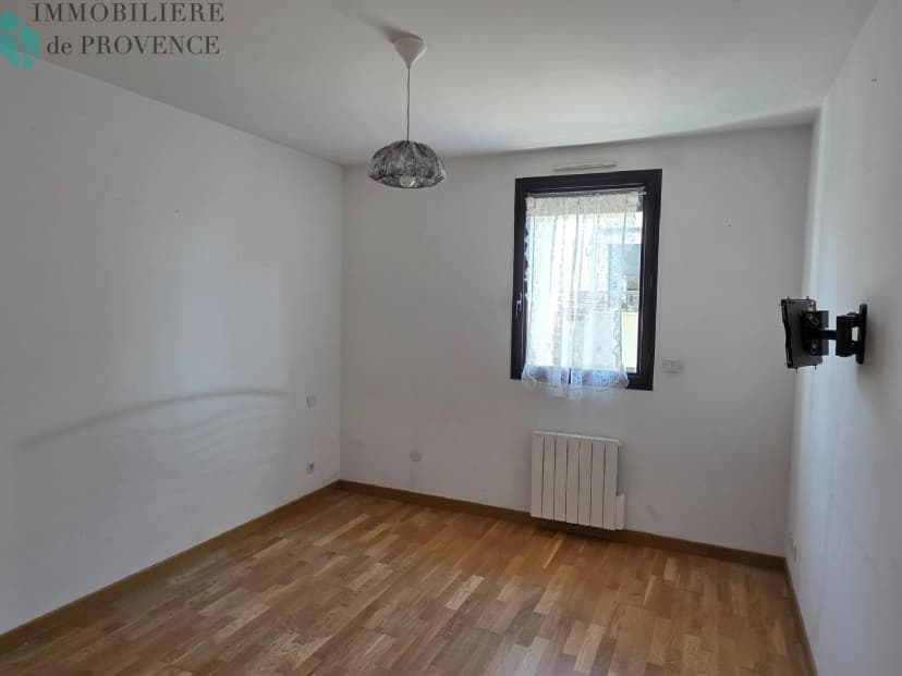 thumbnail of estate's photo